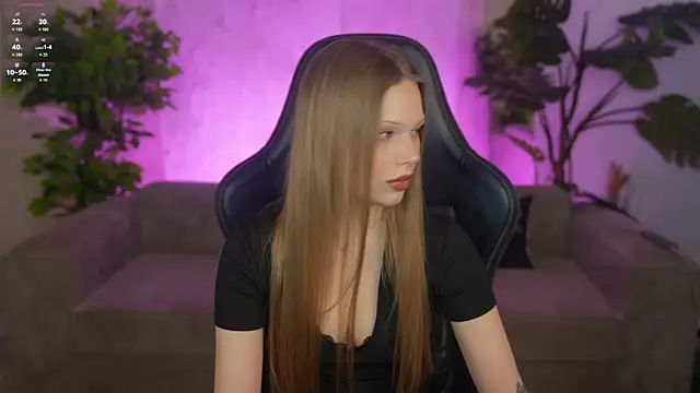 Charlotte Dreams online show from April 15, 2:50 pm