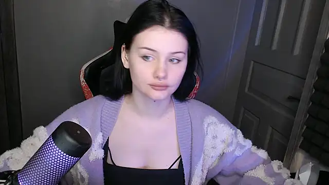 Moon raven online show from December 3, 5:04 pm