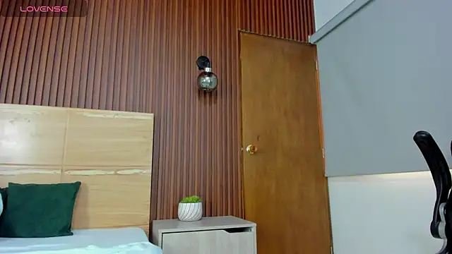 zully28  online show from November 28, 3:26 pm