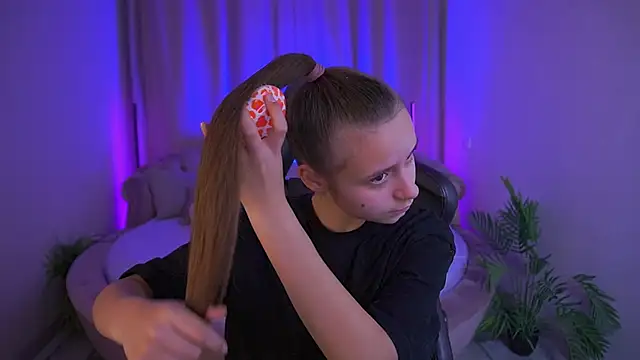 TinyNatalie online show from November 24, 7:10 am