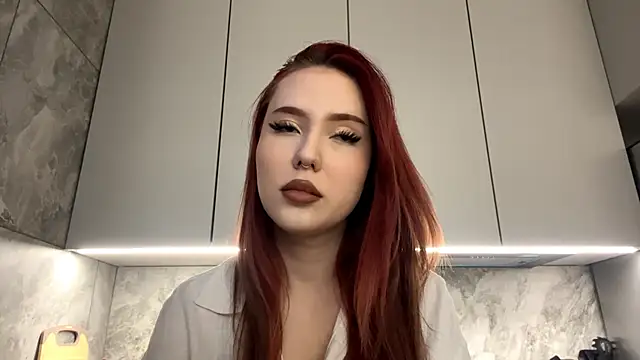 DaphineMckoy online show from December 1, 8:18 am