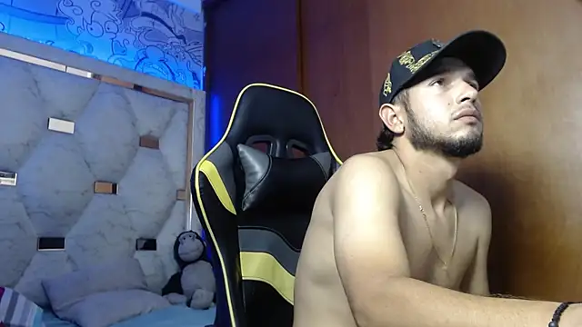 Couple wildd  online show from January 5, 10:13 pm