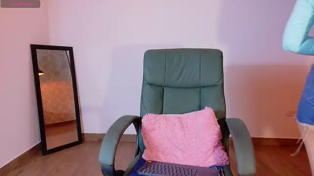 Cloe16  online show from December 23, 4:27 am