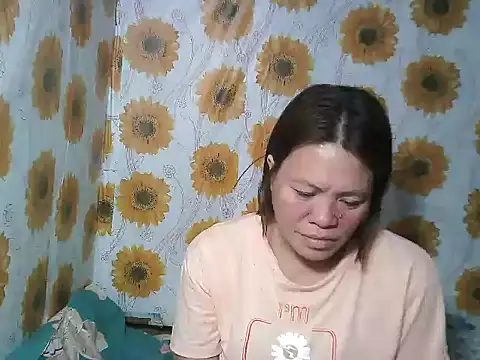 Smilinglovely online show from February 3, 2:53 am