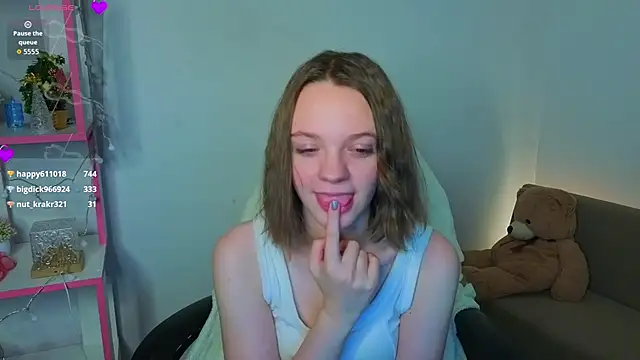 Olivia Riesz online show from February 3, 6:22 am