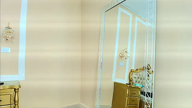 HallieStone online show from December 15, 3:06 pm