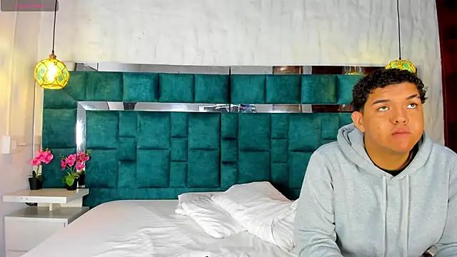  bonnyandclyde online show from March 16, 12:42 pm