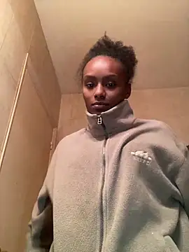    Hannah    online show from December 5, 2:00 am