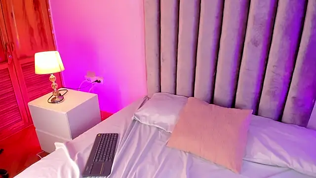 Little Angelica18 online show from February 18, 12:26 pm