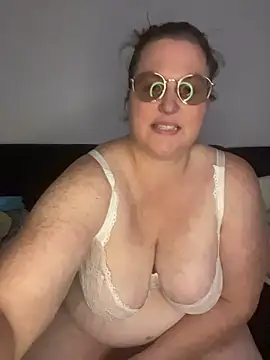 bea french curvy online show from April 9, 8:25 pm