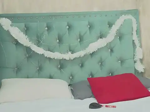 Apriil Sweett online show from December 5, 2:18 pm