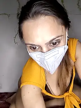 HONEY BEBS online show from February 5, 6:33 pm