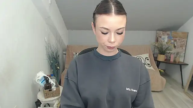 MayaWill online show from December 3, 1:46 pm