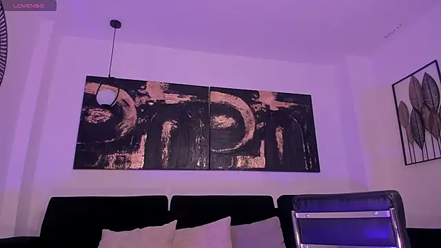 LisaFlowers  online show from April 11, 10:41 am