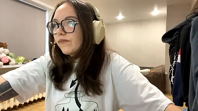 KerriMcbreen online show from December 15, 3:45 am