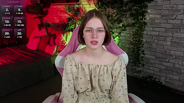 Mia Mooore online show from January 13, 1:26 pm