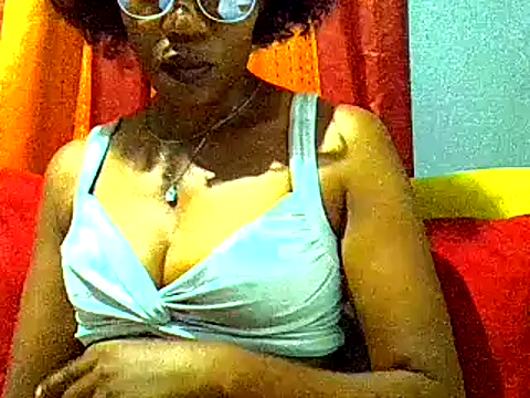 PreettyTee online show from April 14, 11:27 pm