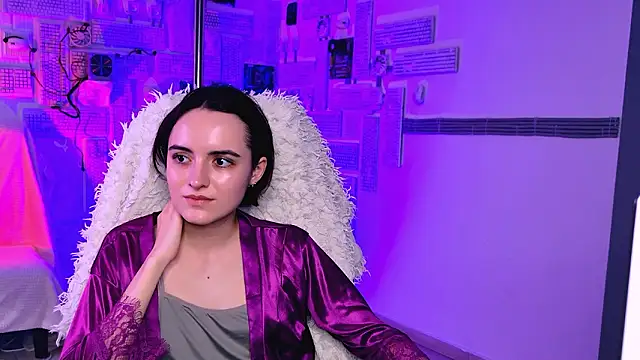 KateWillows online show from February 6, 8:29 am