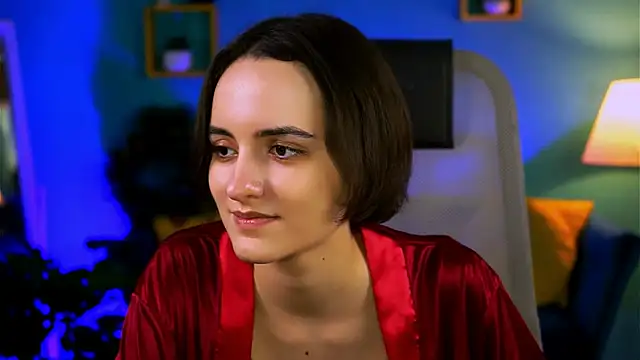 KateWillows online show from February 3, 8:08 am