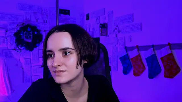 KateWillows online show from December 16, 8:20 am