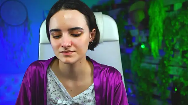 KateWillows online show from March 17, 5:44 am