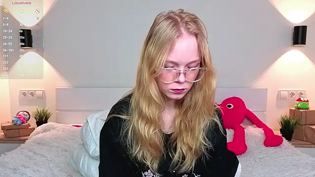 GhisllaineWestler online show from March 2, 5:08 am