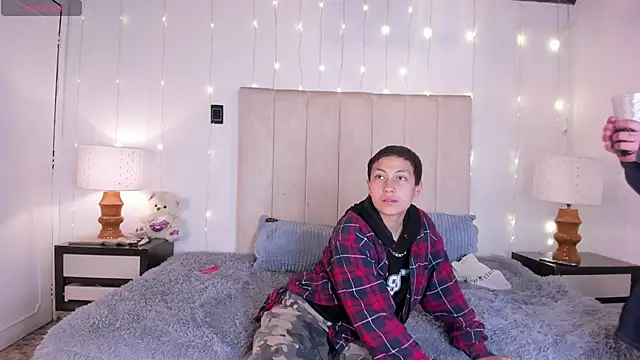 Brenda Tina online show from January 5, 8:45 pm