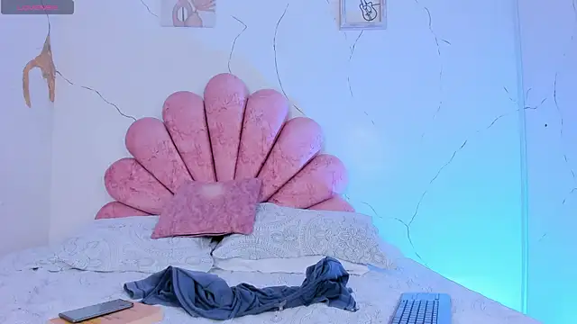 Cherrybombs  online show from March 6, 1:06 pm