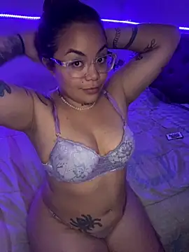 Lindalatina2001 online show from February 5, 2:47 am