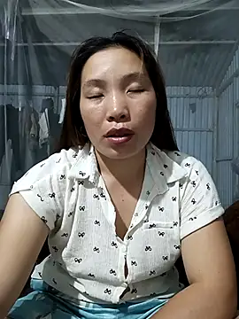 Evelyn-n online show from April 5, 5:01 pm