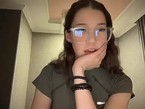 lilXdomii online show from December 13, 9:43 pm