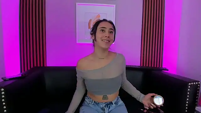 Ariana collinss online show from July 10, 11:54 am