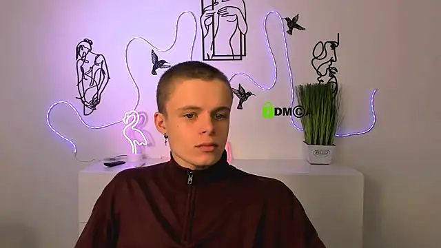 leo valor online show from December 19, 12:30 pm