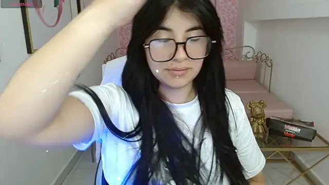 Nina harpper  online show from April 13, 1:01 pm