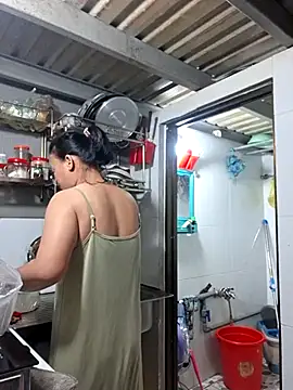 felicity chloe online show from April 6, 8:48 am