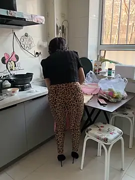 luckybaby666999 online show from April 12, 7:55 am