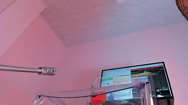 Lily Cole27 online show from April 13, 5:31 am