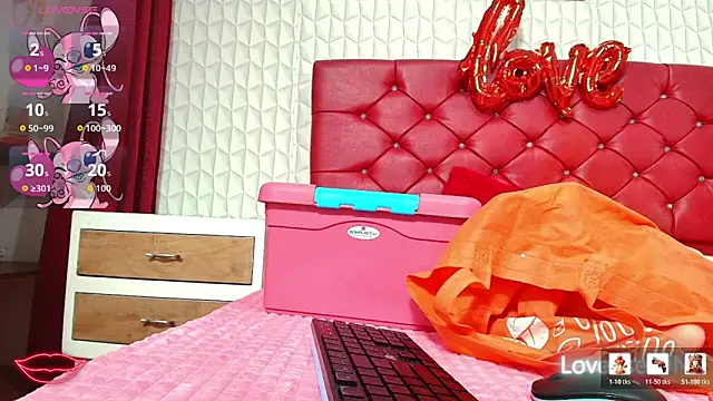 Elizabetth Roman online show from April 17, 9:06 pm