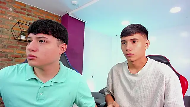 HotThreesoome online show from April 14, 1:11 pm