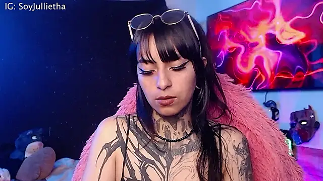 Julls420  online show from February 12, 3:19 am