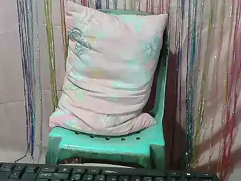 HotCreamyPussy4u online show from January 16, 6:31 am