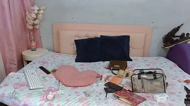 Sara jhons21 online show from March 3, 12:16 am