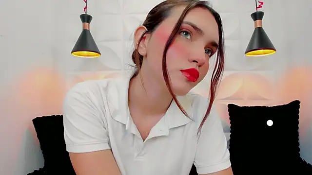 valeriecute18 online show from February 17, 8:08 pm