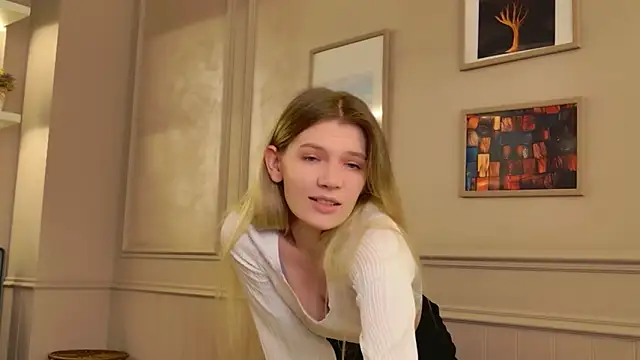 Vivien Hans online show from March 24, 8:47 pm