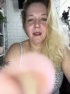 JenniferCarmen online show from April 3, 3:48 am