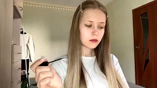 ZaidaSchwarten online show from February 22, 1:23 pm