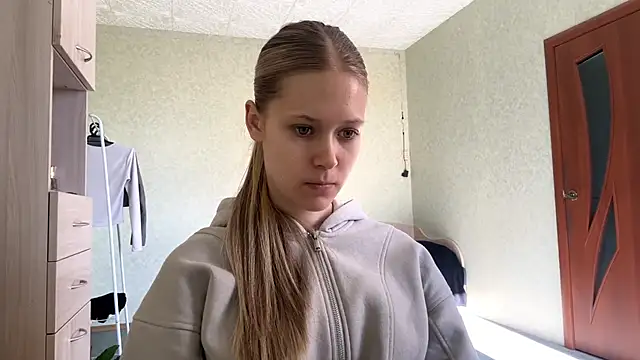 ZaidaSchwarten online show from April 5, 1:21 pm