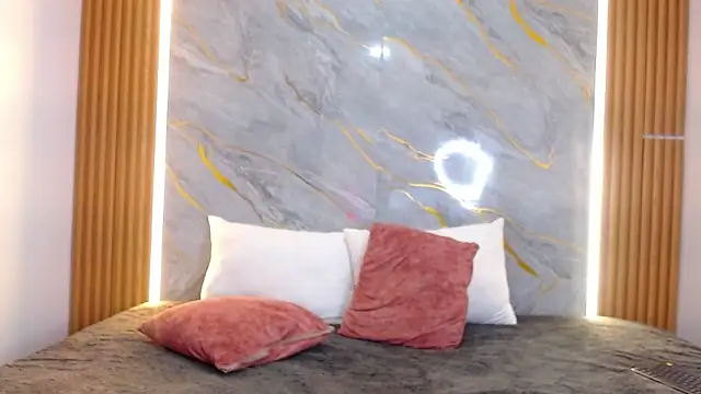 rebecagoldene online show from February 12, 7:21 am