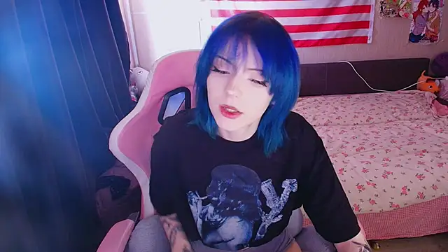 midnight memories online show from April 21, 9:38 am