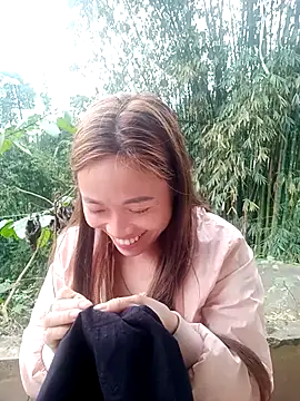 little-effy online show from February 25, 7:51 am